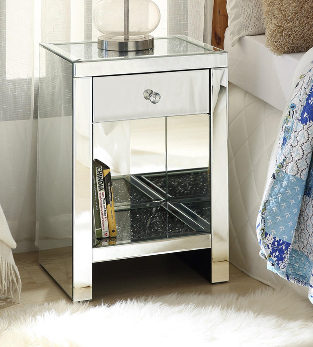 Noralie Mirrored & Faux Diamonds Accent Table - imattress & ifurniture (FL)